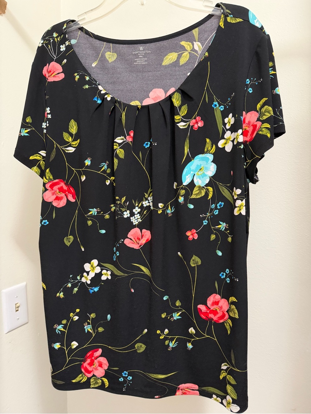 Worthington Black Floral Scoop Neck Short Sleeve Top
